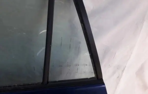 Toyota RAV 4 (XA20) Rear vent window glass 