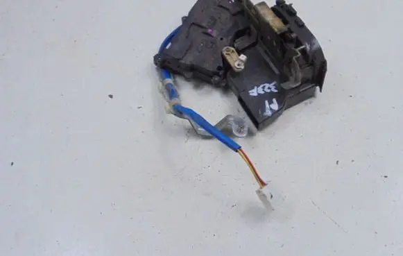 Mazda 323 Rear door lock