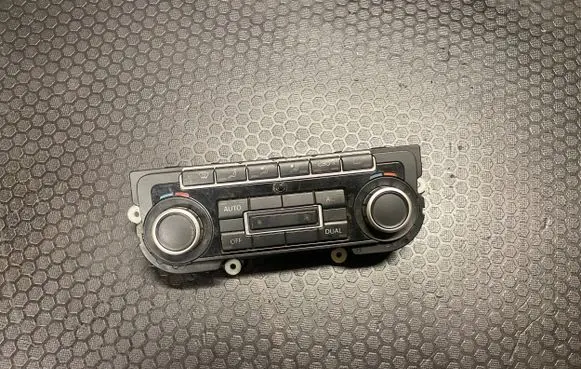 Volkswagen Golf VI Climate control unit 5K0907044BS SW0709 5HB00974640