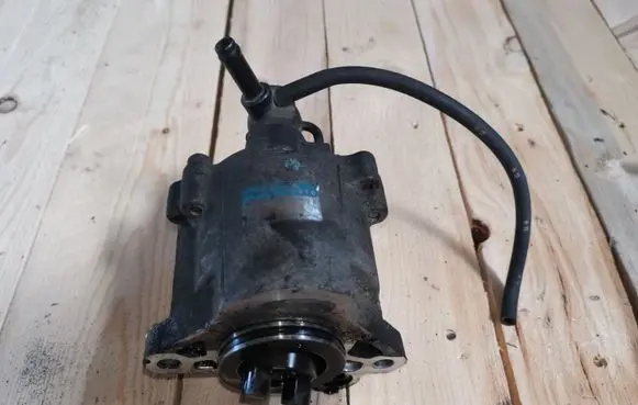 Toyota Avensis T220 Vacuum pump 2930027010