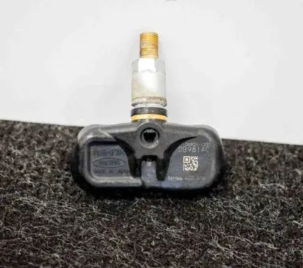 Toyota RAV 4 (XA20) Tire pressure sensor 0682611233DB981A0