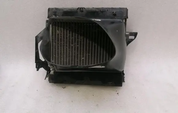 Mercedes-Benz SL R231 Coolant radiator A0995003203