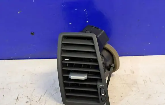 Volvo XC90 Dashboard air vent grill cover trim 3409398