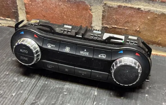 Mercedes-Benz GLA W156 Climate control unit A2469002408 5HB01044804 A2469010805