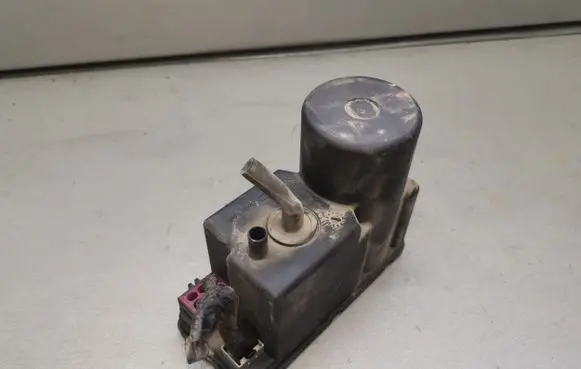 Audi A4 S4 B5 8D Central locking vacuum pump 4A0862257A