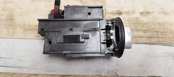 Volkswagen PASSAT B6 Ignition lock 3C0905843M