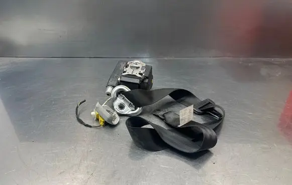 Volkswagen Caddy Front seatbelt 2K5857805B 34158545 TYP65710