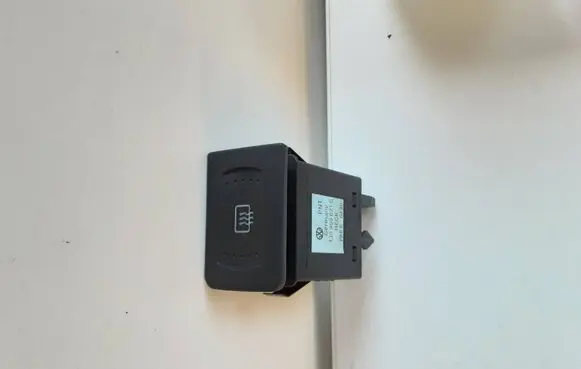 Volkswagen Golf IV Mirror heating switch 