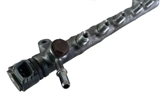 Volvo V40 Fuel main line pipe 31303612