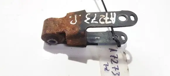Peugeot 206 Engine mount bracket