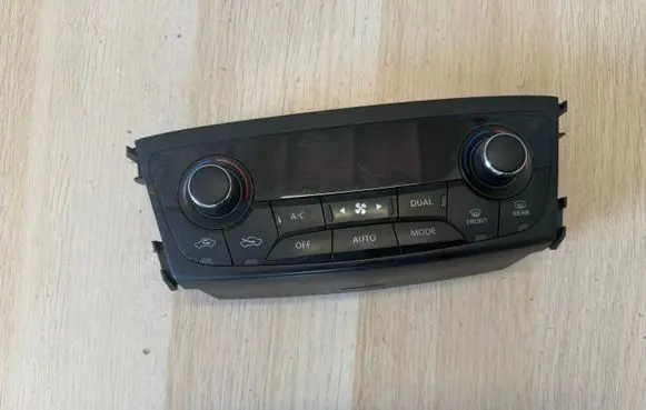 Suzuki SX4 S-Cross Climate control unit 3951061M00