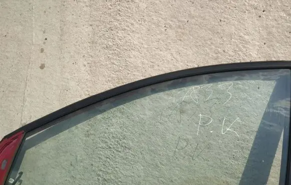 Mazda 2 Front door window glass four-door