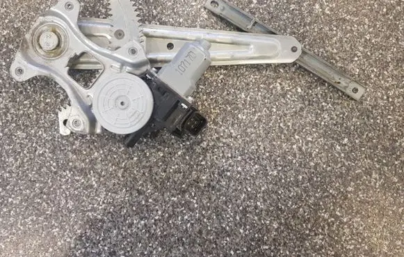 Nissan Juke I F15 Front door window regulator motor