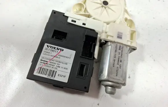 Volvo S40 Front door window regulator motor 30739011 04W327 000432010317
