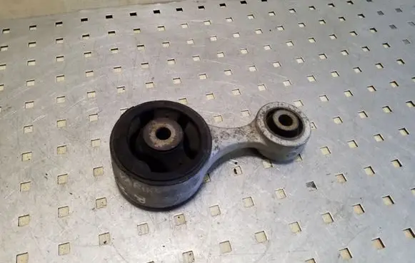 Honda Civic Engine mount bracket