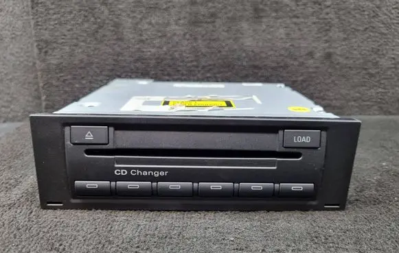 Audi A4 S4 B7 8E 8H CD/DVD changer 8E0035111D