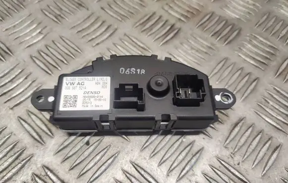 Volkswagen PASSAT B8 Heater blower motor/fan resistor 3Q0907521A MB4998000144