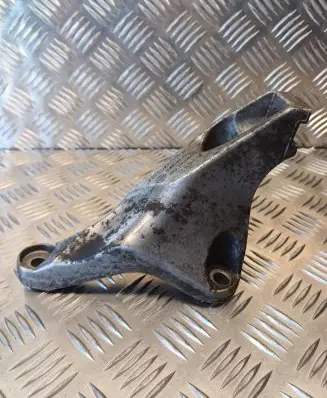 Audi A4 S4 B7 8E 8H Engine mounting bracket 8E0199307S