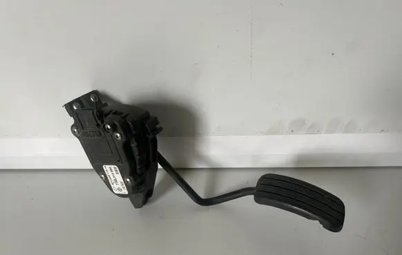 Opel Vivaro Accelerator throttle pedal 6PV00811914 7700313060