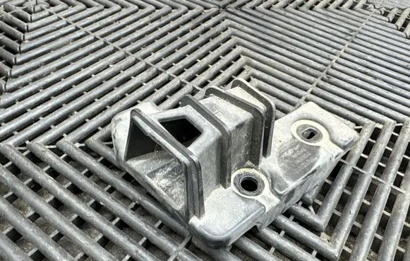 Volvo XC90 Front bumper mounting bracket 31353763