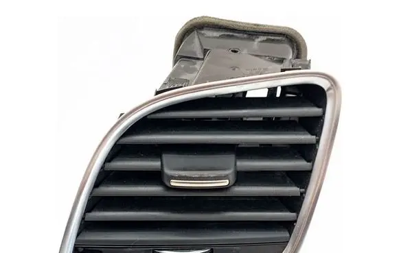 Audi Q3 8U Rear air vent grill 8U1820901B