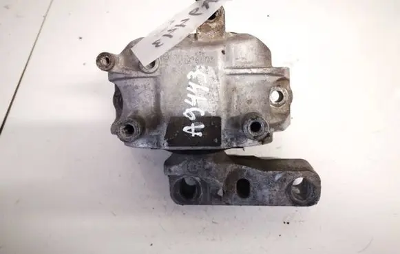 Volkswagen Touran II Engine mount bracket 1k0199262 3c11-2c405-bb