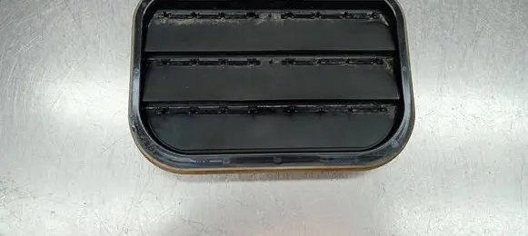 Volvo V70 Quarter panel pressure vent 31250723