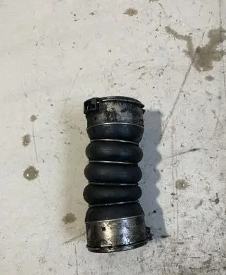 BMW 5 GT F07 Intercooler hose/pipe 8513451
