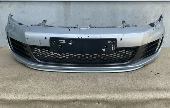 Volkswagen Golf VI Front bumper
