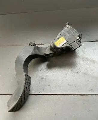 Audi A6 S6 C5 4B Accelerator throttle pedal 8D1723523E