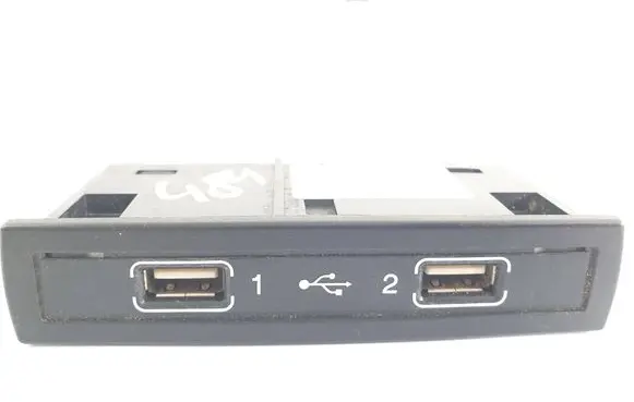 Mercedes-Benz E W212 USB socket connector A1728202826