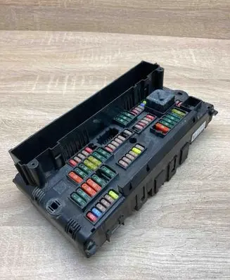 BMW 5 F10 F11 Fuse module 9252815 925281501