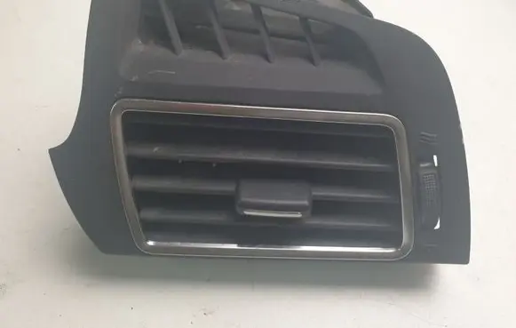 Toyota Verso Dashboard side air vent grill/cover trim