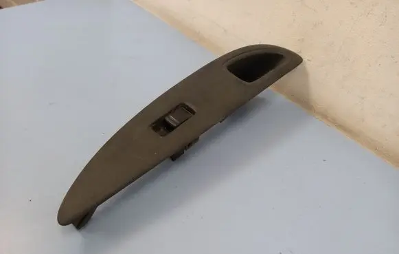 Nissan Primera Electric window control switch 80951AV700