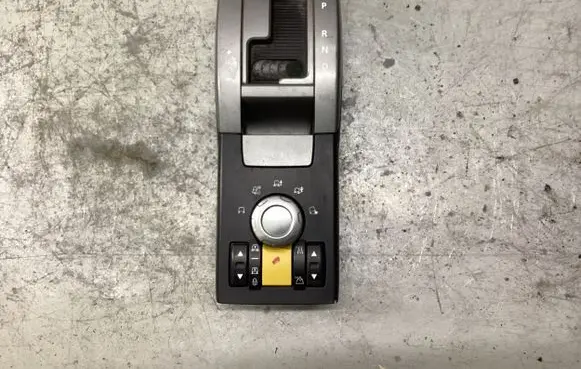 Multifunctional control switch/knob