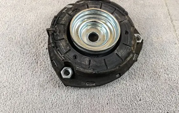 Volkswagen Golf VII Front coil spring rubber mount 5Q0412331D