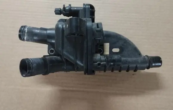 Peugeot 2008 I Thermostat housing 9684588980