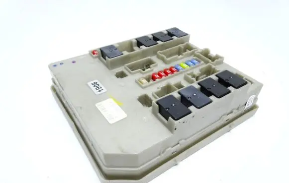 Renault Clio III Fuse module 902663A 10F171708