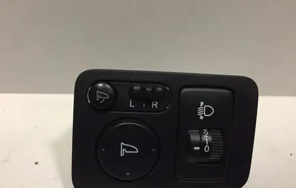 Honda CR-V Headlight level height control switch M31062