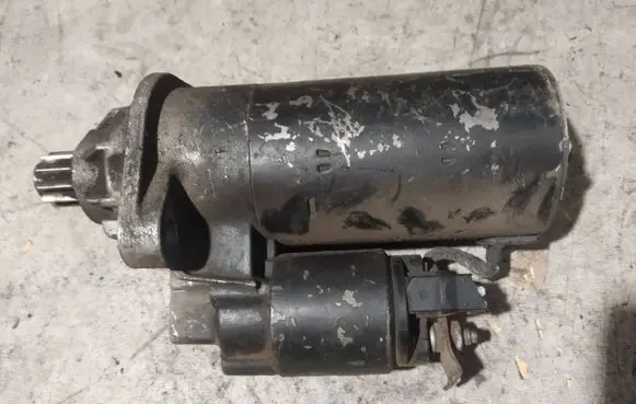 Volkswagen Golf IV Starter motor 0986018390