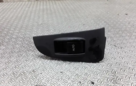 Toyota Avensis T250 Electric window control switch