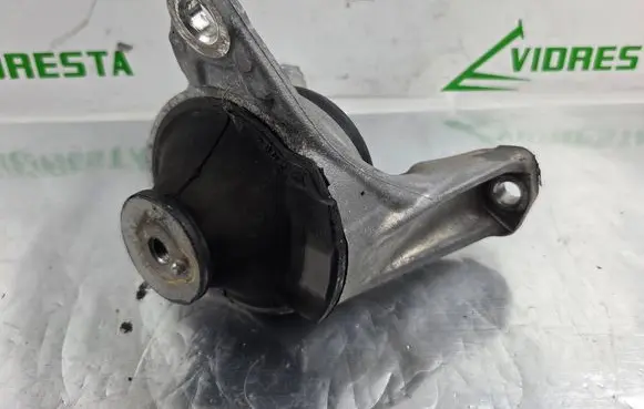 Engine mount bracket