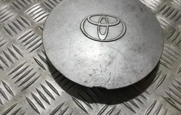 Toyota Camry Original wheel cap 7825