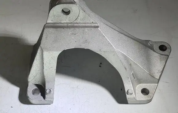 Engine mounting bracket
