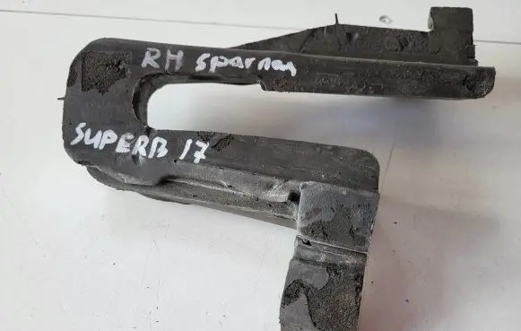 Skoda Superb B8 (3V) Fender foam support/seal 