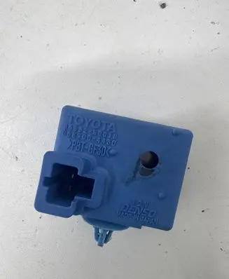 Toyota Avensis T270 Horn buzzer relay 8665250010 0689004430