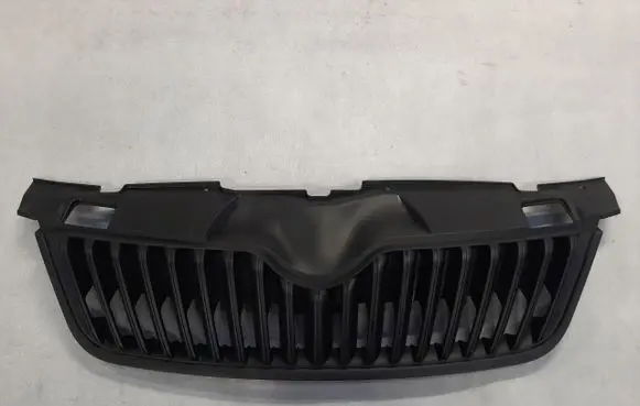 Skoda Fabia Mk2 (5J) Front bumper upper radiator grill 5J0853668B