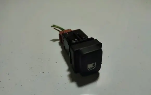 Citroen C4 I Picasso Fuel tank opening switch 68767