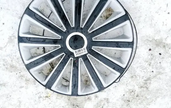 Toyota Corolla Verso AR10 R16 wheel hub/cap/trim 