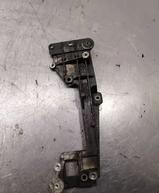 Volkswagen PASSAT B6 Engine mounting bracket 03g131159